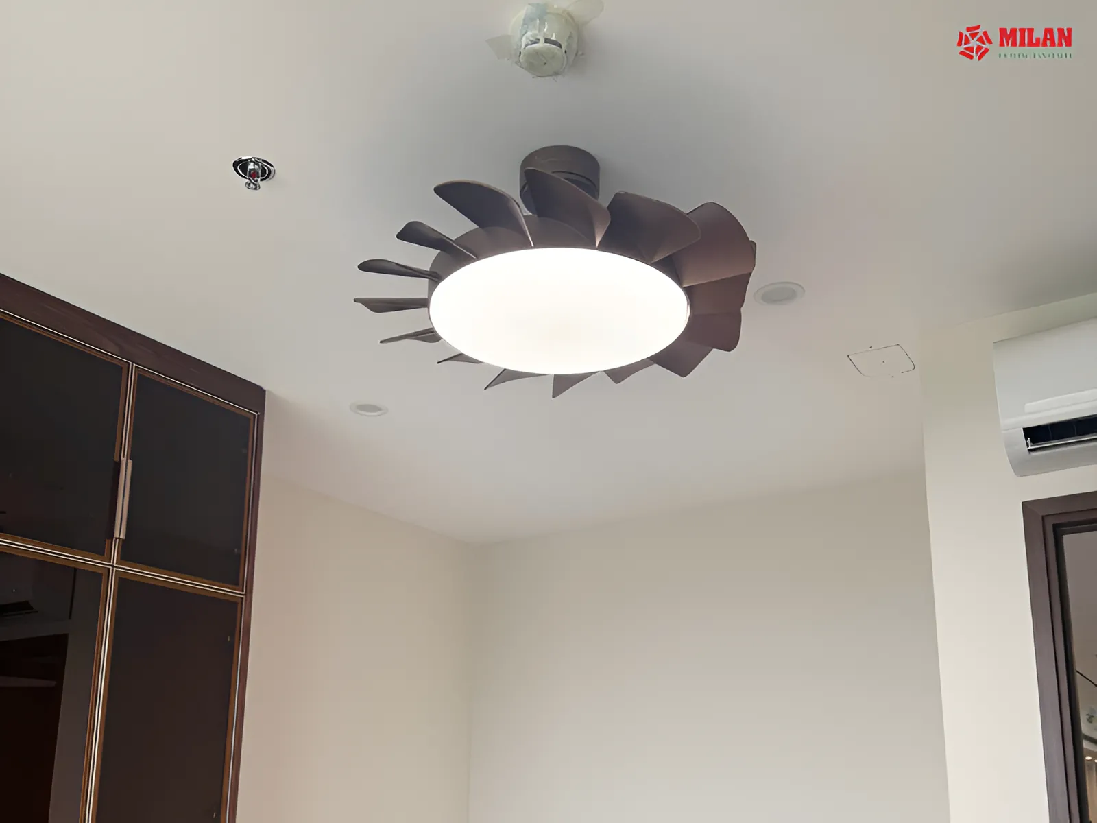 Quạt trần FY566 dành cho không gian vừa và nhỏ.